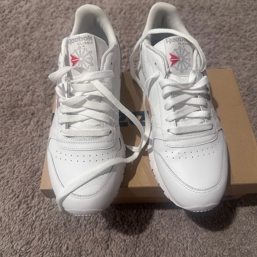 Preloved Reebok Classic size 8 in Men